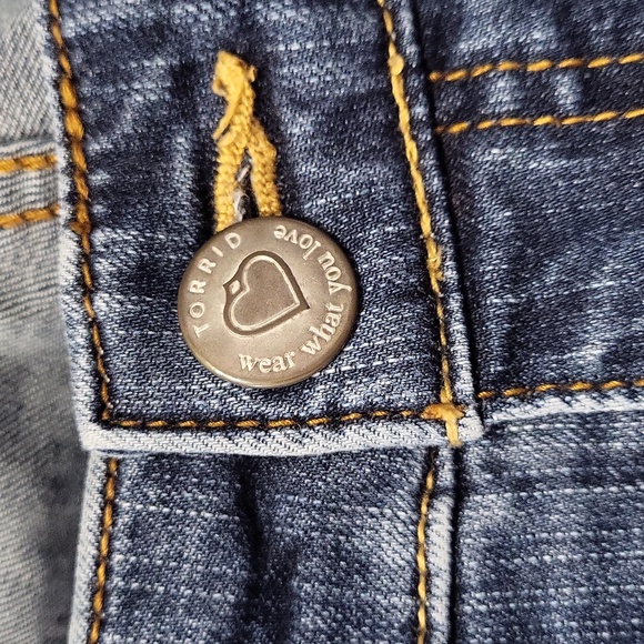 Torrid 18 Regular Boyfriend Blue Denim Jeans with Frayed Hem - Picture 5 of 11